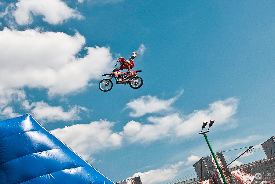 Мотофристайл-шоу Adrenaline FMX Rush 2012 на Moscow City Racing. © Евгений Медведев / ОКО-Фото