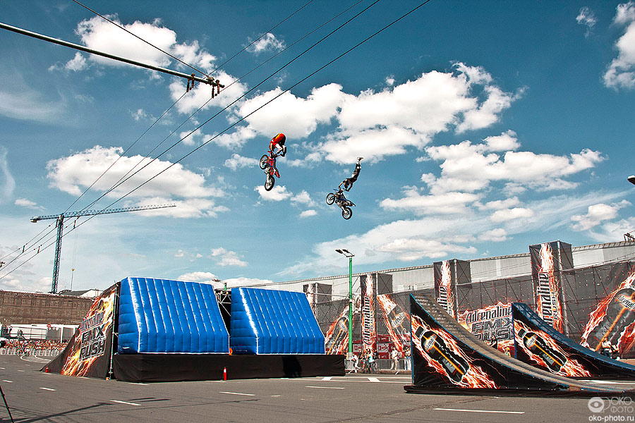 Мотофристайл-шоу Adrenaline FMX Rush 2012 на Moscow City Racing. © Евгений Медведев / ОКО-Фото